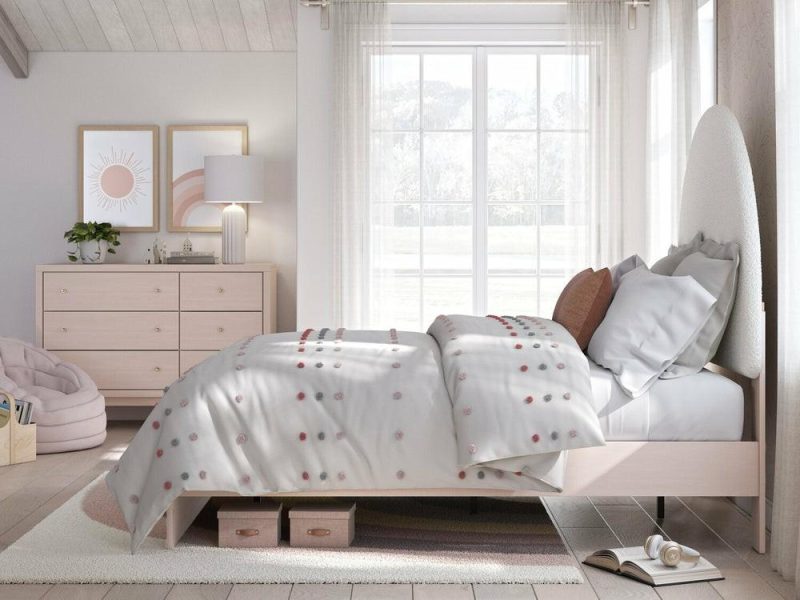 Lola Panel Bed, White Boucle Fabric & Blush – Full Size Bedroom